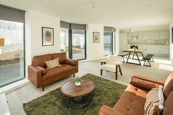 4 bedroom flat to rent - Photo 1