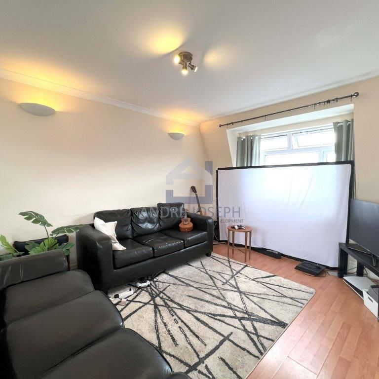 3 Bedroom Flat To Rent - Photo 1
