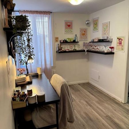 Libre 1ier juillet 26. 4 1/2. Près de tous les service, Tranquilité. Entrée privée. - Photo 4