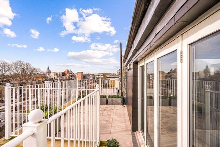 An impressive and bright three bedroom duplex apartment benefitting from a spacious private balcony and direct lift access. - Photo 2