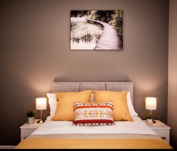 Spacious Rooms - Great Location - Photo 3