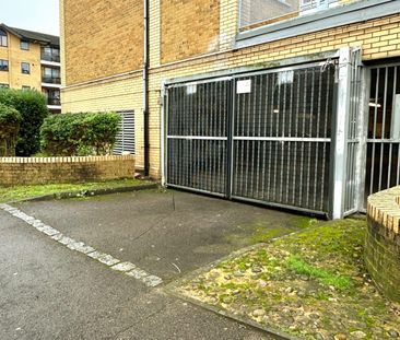 2 Bedroom Top Floor Flat To Let in Croydon - Photo 1