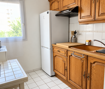 Location Appartement 2 pièces 45m² ST LAURENT DU VAR 06700 - Photo 6