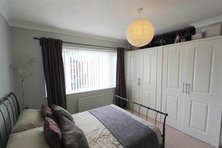 3 bedroom semi-detached house to rent - Photo 5