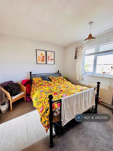2 bedroom semi-detached house to rent - Photo 2