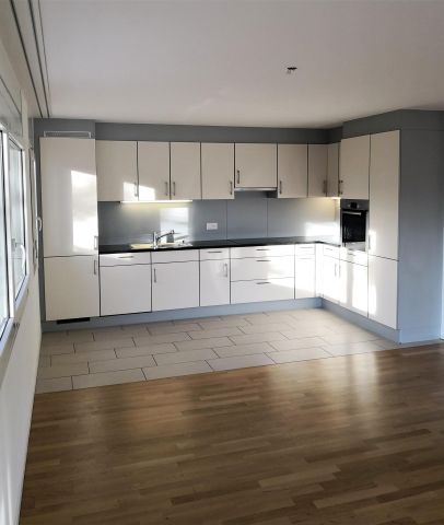 Schöne 4.5 Zimmerwohnung in Flurlingen zu vermieten in der Nähe des... - Photo 2