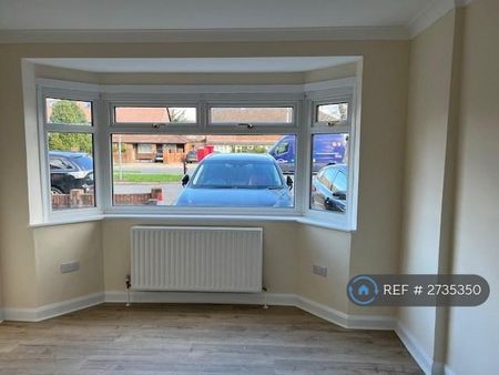 2 bedroom maisonette to rent - Photo 2