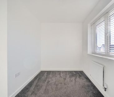 4 bedroom detached house to rent - Photo 4