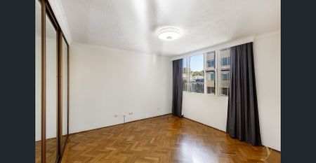 The Diplomat | Amazing Entertainer - Photo 4