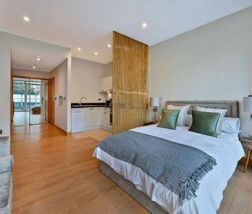 A studio apartment to let in Oswald Building, Chelsea Bridge Wharf,... - Photo 2