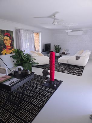 Surfers Paradise - Photo 1