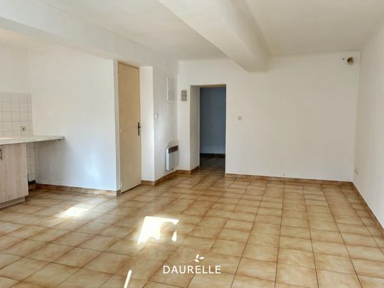 Location Appartement 2 pièces 39m² CHATEAURENARD 13160 - Photo 1