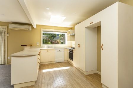 Student Property – close to UC – 6 Bedrooms and 2 bathrooms. - Photo 4