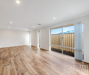 STUNNING HOME OPPOSITE PARK - Photo 3