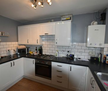 Semi-detached house to rent on - Photo 3