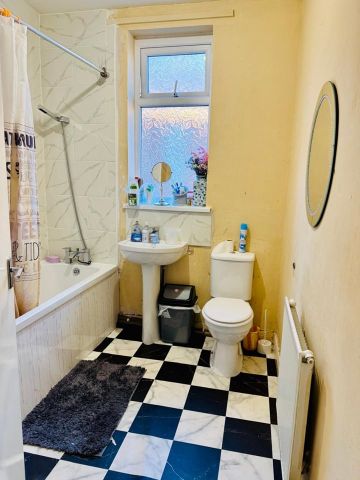 Room in a Shared House, Dobroyd Street, M8 - Photo 2