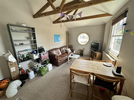 2 bedroom flat to rent - Photo 2
