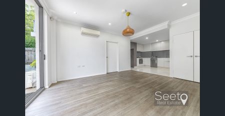 Modern Living In A Newly Renovated Spacious Two Bedroom Apartment - Photo 2