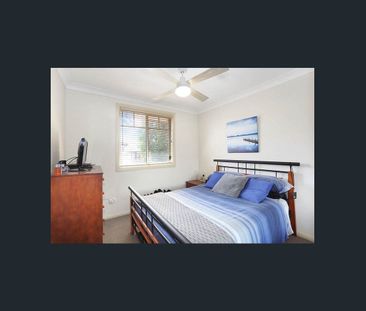 3 Bedroom 2.5 Bathroom + 2 Garage available for rent - Photo 2