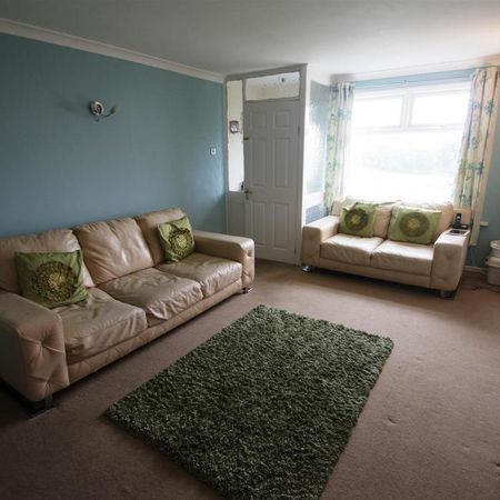 2 bedroom terraced house to rent - Photo 4