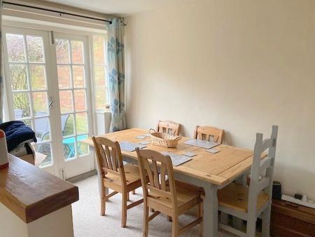 3 bedroom semi-detached house to rent - Photo 3