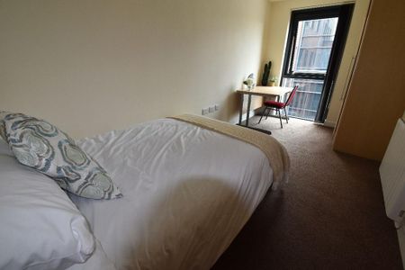 4 bedroom apartment to rent - Photo 3