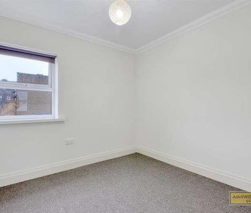 Beautiful Flat, Charles Street, Nr Town Center, Darwen, BB3 - Photo 2