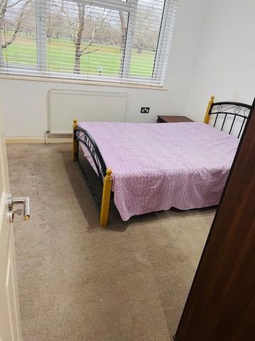 2 Bed Flat, High Street South, E6 - Photo 3