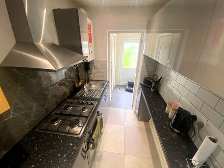 Eastcote Lane, Harrow - Photo 5