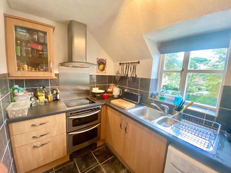 1 bedroom in a house share to rent - Photo 2
