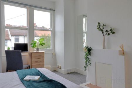 3 bedroom flat to rent - Photo 5