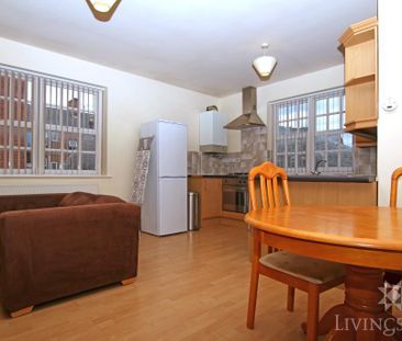 2 bedroom flat to rent - Photo 2