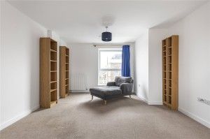 Trevelyan Road, London, SW17 - Photo 1