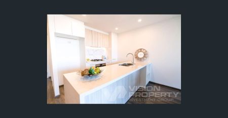 Massive Living & Bedroom Space In Prime Location - Photo 3