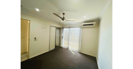 SPACIOUS & MODERN TOWNHOUSE - AVAILABLE NOW - Photo 2