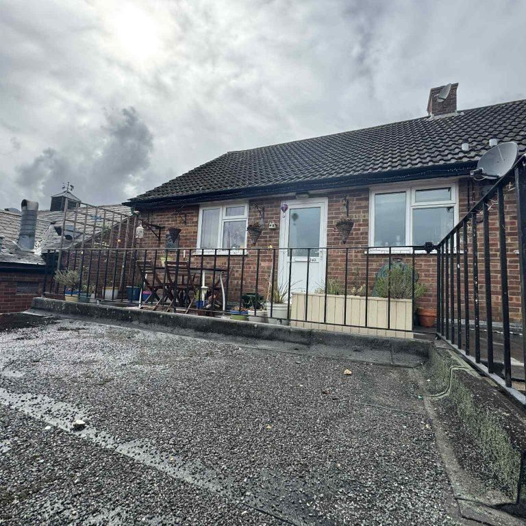 2 bedroom flat to rent - Photo 1