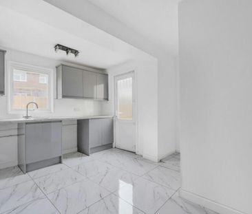 3 Bed Semi-Detached House, Staverton Road, RG2 - Photo 6