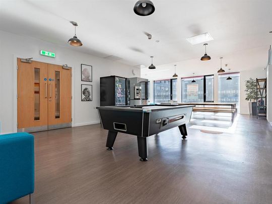1 bedroom in a flat share to rent - Photo 1