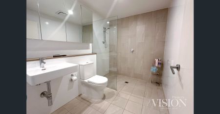 Ground Floor Modern Two Bedroom Apartment in a Convenient Location - Photo 2