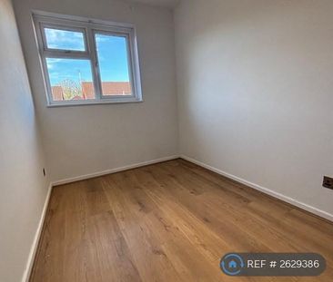 3 bedroom end of terrace house to rent - Photo 3