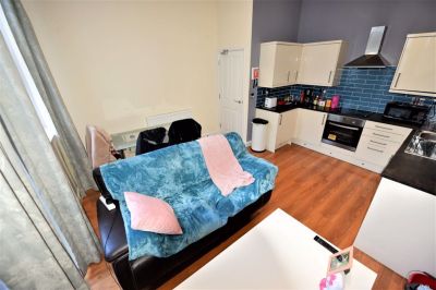 1 bedroom Flat in Flat 2, Leeds - Photo 2