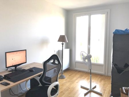 Location Appartement 3 pièces 61m² ROMANS SUR ISERE 26100 - Photo 3