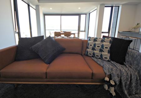 Immaculately presented 3 bedroom apartment in Wellington's new Victoria St. Precinct - Photo 2