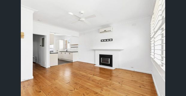 Picture Perfect - Tree Lined Street, Charming Two Bedroom Home - Photo 1