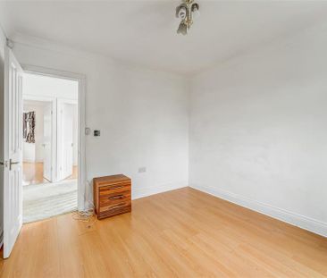 4 bedroom detached house to rent - Photo 6