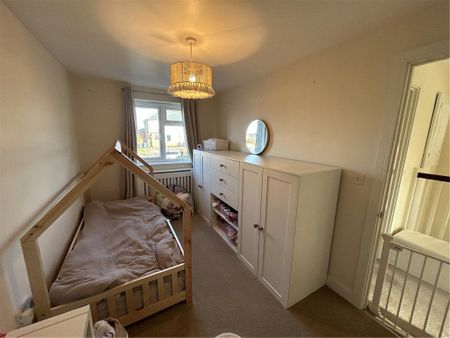 3 bedroom end of terrace house to rent - Photo 4