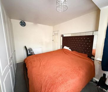 4 bedroom terraced house to rent - Photo 3