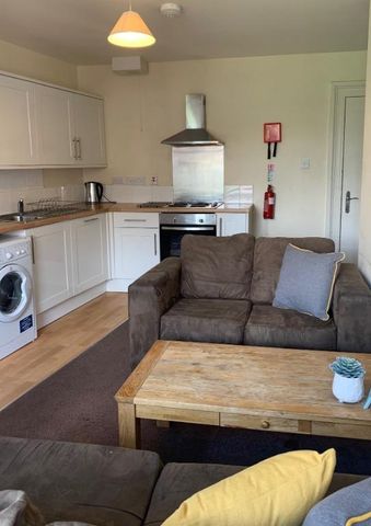 3 bedroom flat to rent - Photo 2