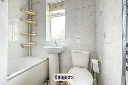 3 bedroom terraced house to rent - Photo 3