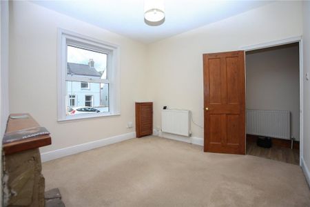 2 bedroom end of terrace house to rent - Photo 4